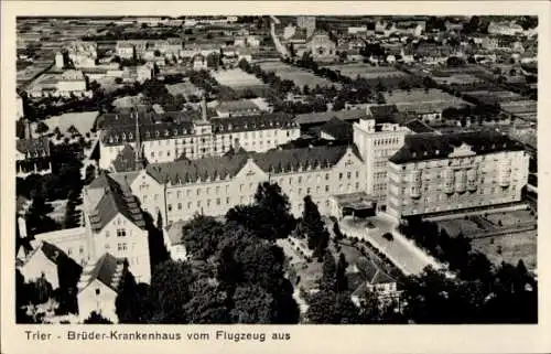 Ak Trier an der Mosel, Krankenhaus der Barmherzigen Brüder, Fliegeraufnahme