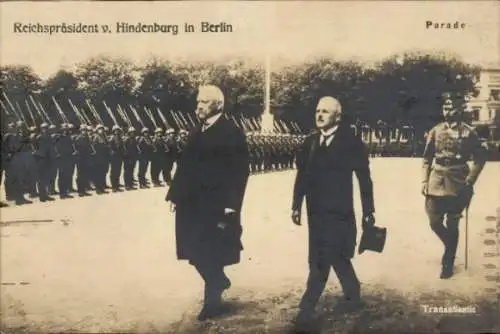 Ak Berlin, Reichspräsident von Hindenburg, Parade