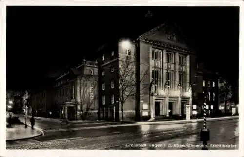 Ak Hagen in Westfalen Ruhrgebiet, Abendstimmung, Stadttheater, Elberfelderstraße 22