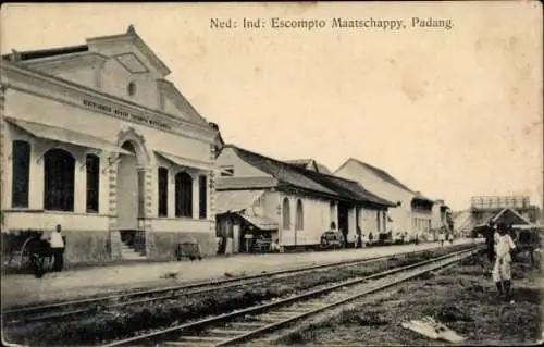 Ak Padang Sumatra Indonesien, Bahnhof, Gleisansicht