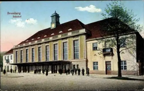 Ak Bydgoszcz Bromberg Westpreußen, Blick auf den Bahnhof, Soldaten, Dworzec