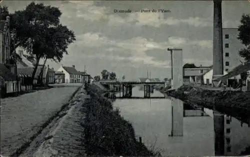 Ak Diksmuide Westflandern, L'Yser, Kanalpartie, Schornstein, Brücke