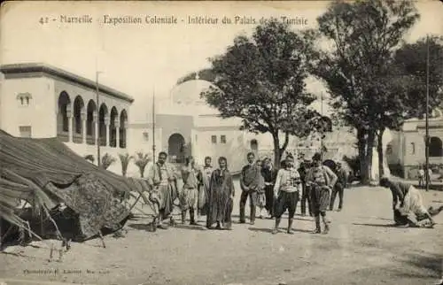 Ak Marseille Bouches du Rhône, Exposition Coloniale, Interieur du Palais de la Tunisie