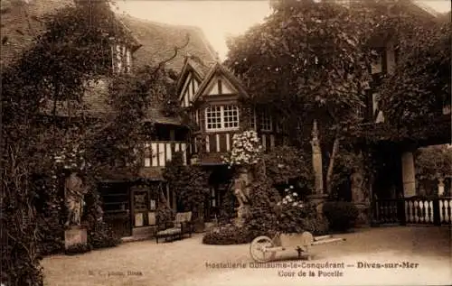 Ak Dives sur Mer Calvados, Hostellerie Guillaume le Conquerant, Cour de la Pucelle