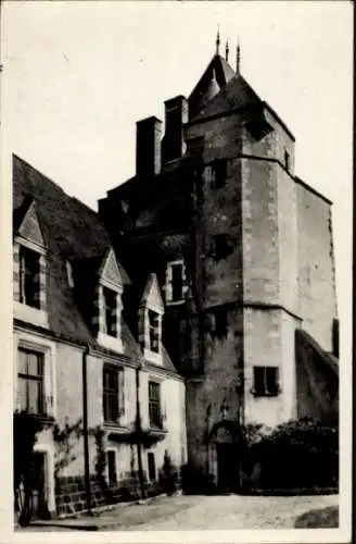 Ak La Chapelle d'Angillon Cher, Schloss Bethune, Innenhof, Donjon