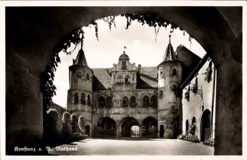 Ak Konstanz am Bodensee, Rathaus, Blick durch Torbogen