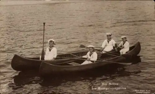 Ak Söhne des Kronprinzenpaares in Booten, Wilhelm von Preußen, Louis Ferdinand, Hubertus, Friedrich