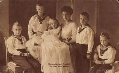 Ak Kronprinzessin Cecilie mit ihren sechs Kindern, Prinzen, Prinzessin Alexandrine, Cecilie