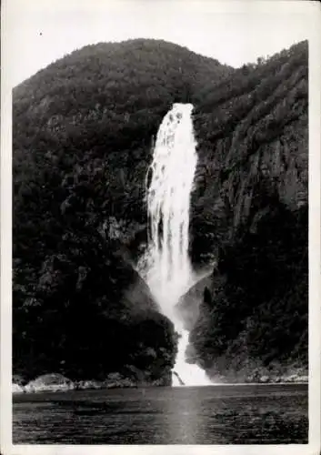 Ak Norwegen, Wasserfall von Gletscher