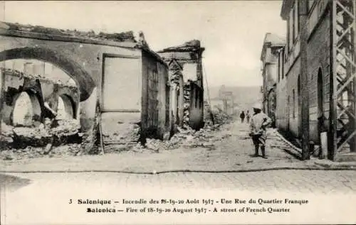 Ak Thessaloniki Thessaloniki Griechenland, Brand von 1917, eine Straße im French Quarter