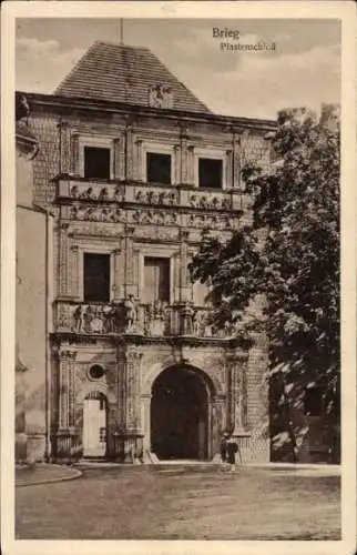 Ak Brzeg Brieg Schlesien, Ansicht vom Piastenschloss, Tor, Balkon