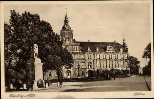 Ak Oldenburg in Oldenburg, Schloss, Löwenstatue