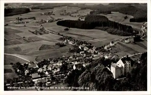 Ak Waldburg in Württemberg, Burg Waldburg, Fliegeraufnahme