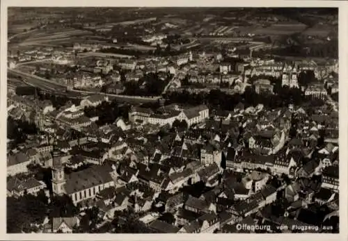 Ak Offenburg in Baden Schwarzwald, Fliegeraufnahme vom Ort