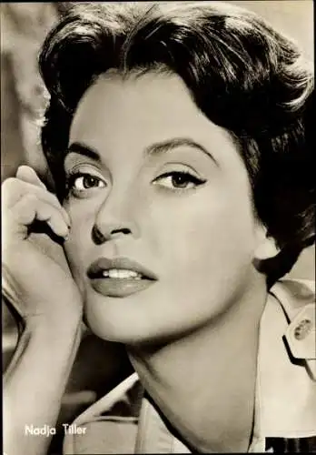 Ak Schauspielerin Nadja Tiller, Porträt