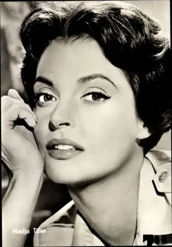 Ak Schauspielerin Nadja Tiller, Porträt