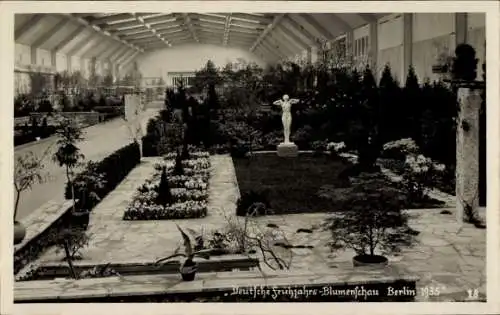 Foto Ak Berlin, Deutsche Frühjahrs Blumenschau Berlin 1935, Blumen, Statue Frau