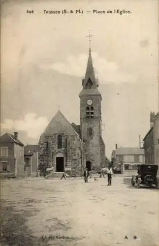 Ak Tousson Seine et Marne, Place de l’Eglise