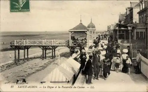 Ak Saint Aubin sur Mer Calvados, La Digue, Passerelle du Casino, Spaziergänger