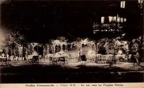 Ak Armenonville Eure et Loir, Pavillon, Le soir sous les Pergolas fleuries