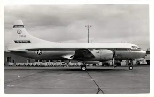 Foto Amerikanisches Militärflugzeug 33516, Flughafen