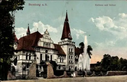 Ak Bernburg an der Saale, Kurhaus und Solebad mit Fontäne