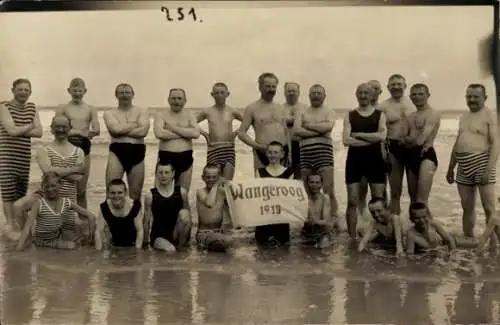 Ak Nordseebad Wangeroog Wangerooge in Ostfriesland, Gruppenbild Badegäste Strand 1913