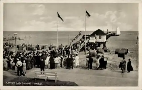 Ak Ostseebad Dahme in Holstein, Strand, Seebrücke, Fahnen