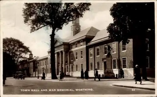 Ak Worthing West Sussex England, Rathaus, Kriegsdenkmal