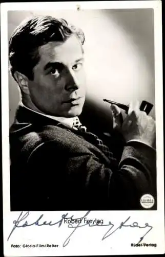 Ak Schauspieler Robert Freytag, Portrait, Pfeife, Autogramm
