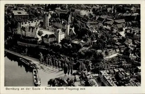 Ak Bernburg an der Saale, Schloss, Fliegeraufnahme