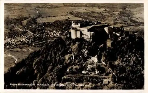 Ak Neuffen in Württemberg, Fliegeraufnahme Burg Hohenneuffen mit Ort