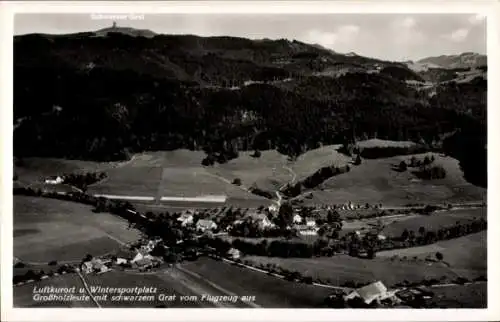 Ak Großholzleute Isny im Allgäu, Fliegeraufnahme mit schwarzem Grat