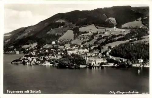 Ak Tegernsee in Oberbayern, Fliegeraufnahme mit Schloss