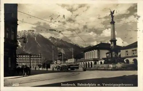 Ak Innsbruck in Tirol, Bahnhofplatz, Vereinigungsbrunnen