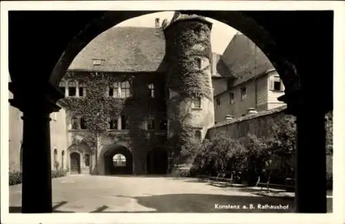 Ak Konstanz am Bodensee, Rathaushof, Blick durch Torbogen