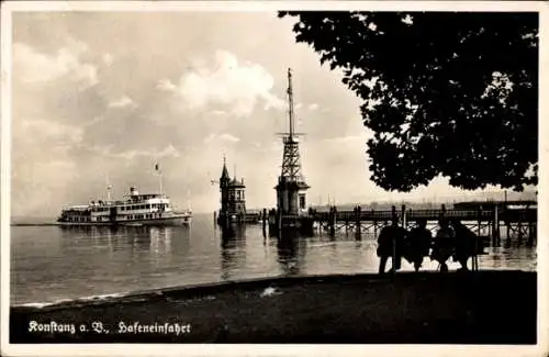 Ak Konstanz am Bodensee, Hafeneinfahrt, Leuchtturm, Schiff