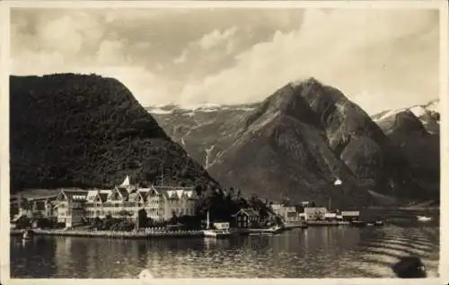 Ak Balhom Norwegen, Kviknes Hotel