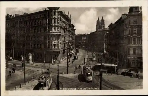 Ak Magdeburg, Straßenbahnen 11 und 2 auf dem Hasselbachplatz