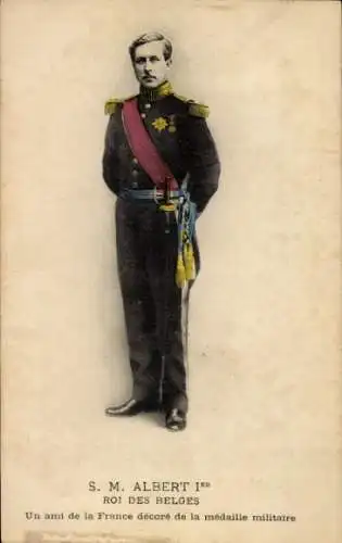 Ak König Albert I. von Belgien, Standportrait, Uniform