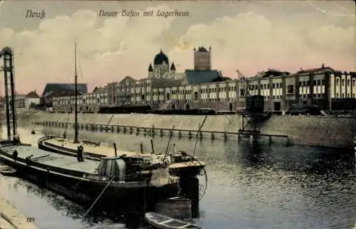 Ak Neuss am Rhein, Neuer Hafen mit Lagerhaus, Frachtschiff