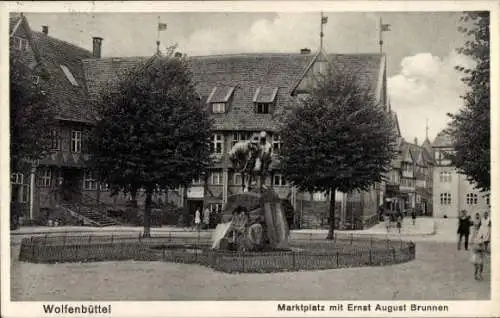 Ak Wolfenbüttel in Niedersachsen, Marktplatz mit Ernst August Brunnen