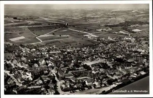 Ak Grünstadt an der Weinstraße Pfalz, Fliegeraufnahme