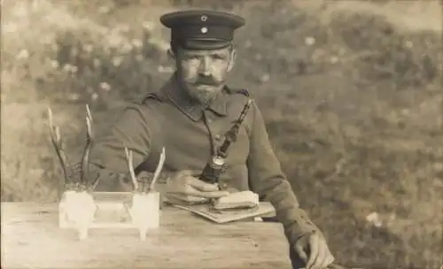 Foto Ak Deutscher Soldat in Uniform, Hirschgeweih, Pfeife