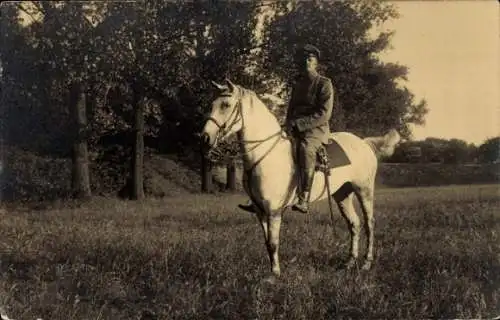 Foto Ak Deutscher Soldat zu Pferde, Uniform, Kaiserzeit