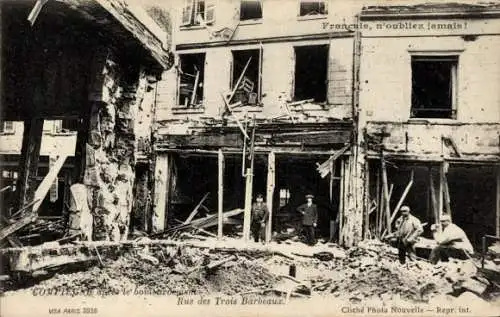 Ak Compiègne Oise, Rue des Trois Barbeaux, Zerstörte Häuser, Trümmer, Bombardement August 1915