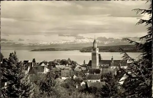 Ak Überlingen am Bodensee, Teilansicht, Insel Mainau, Schweizer Alpen, Kirchturm