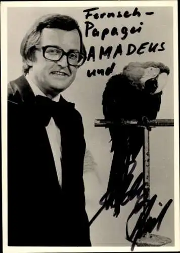 Ak Stimmenimitator Eddy Pfeil, Portrait mit Papagei Amadeus, Autogramm