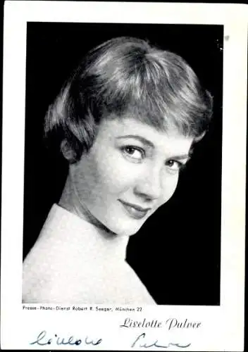 Ak Schauspielerin Liselotte Pulver, Portrait, Autogramm