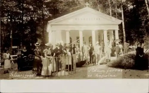 Foto Ak Kúpele Sliač Szliácsfürdő Slowakei, Brunnen, Kurgäste